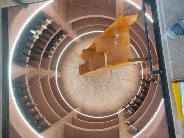 Éclairage sur mesure cave à vin Toulouse